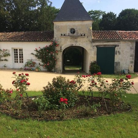 Le Logis Du Plessis Bed and Breakfast Chaniers Exteriör bild