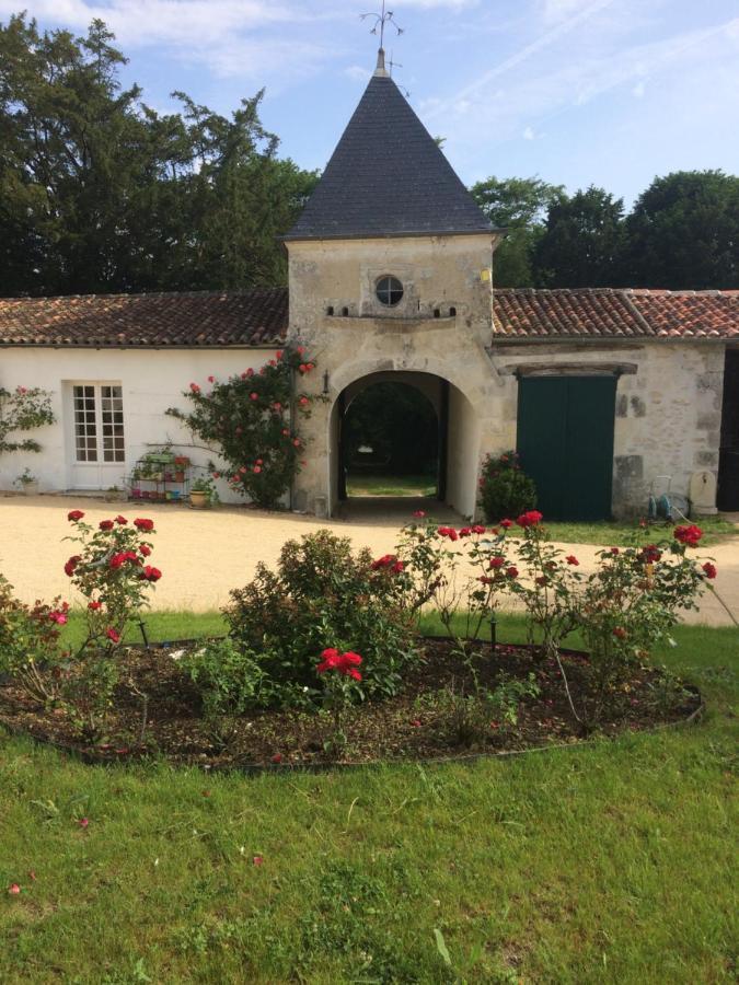 Le Logis Du Plessis Bed and Breakfast Chaniers Exteriör bild