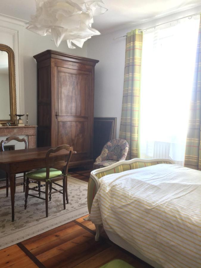 Le Logis Du Plessis Bed and Breakfast Chaniers Exteriör bild