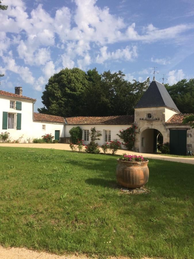Le Logis Du Plessis Bed and Breakfast Chaniers Exteriör bild