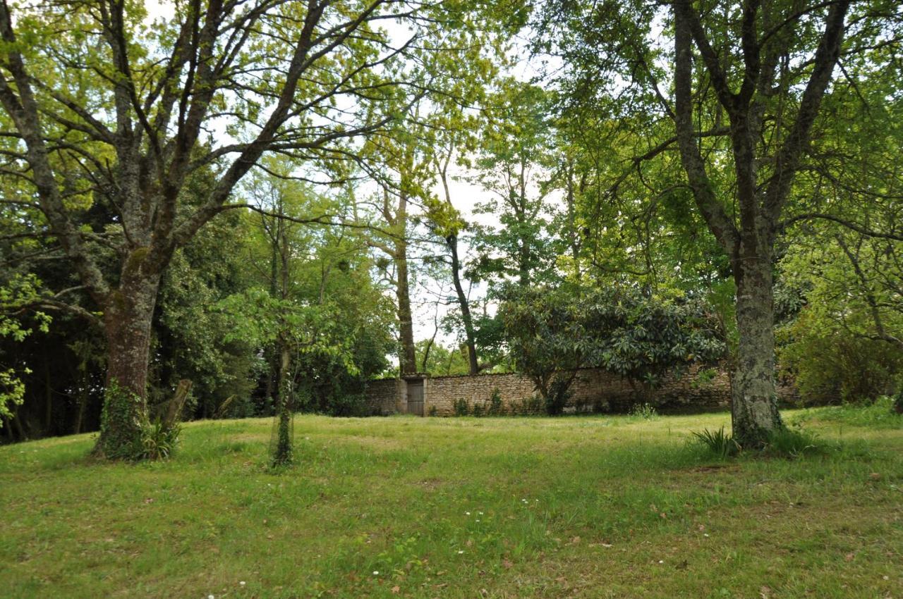 Le Logis Du Plessis Bed and Breakfast Chaniers Exteriör bild